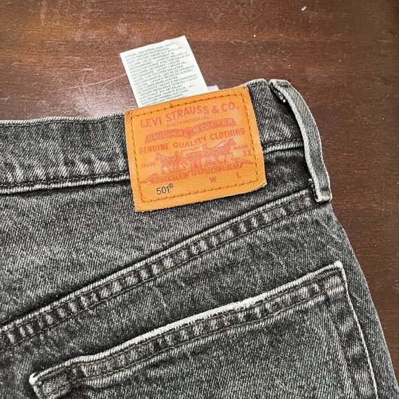 Levi's Dark Wash 501 Shorts Raw Hem Button Fly Size 26 Bootie - Picture 7 of 7